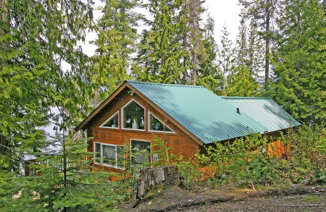 Lake Wenatchee Getaway - Lakefront Weekend Hideout