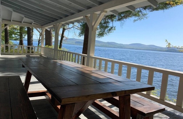 Lake Winnipesaukee Vintage Vacation Home – Your Ideal Lakefront Retreat