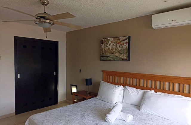 Lakefont house in hotel zone