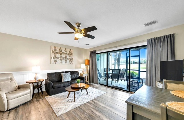 Lakefront 120 1 Bedroom Condo by Redawning