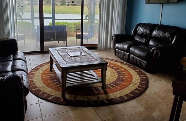 Lakefront 127 1 Bedroom Condo by Redawning