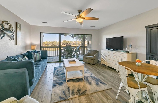 Lakefront 226 3 Bedroom Condo by Redawning