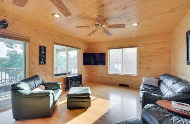 Lakefront Birchwood House w/Deck + Fire Pit!