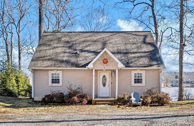 Lakefront/Boat Dock, 3/2, Furnished, Castaway Cottage, covered back deck views