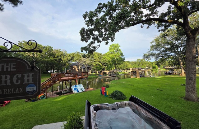 Lakefront, Boat dock, Fishing, Fire pit, Kayak, pedal boat, Paddle board