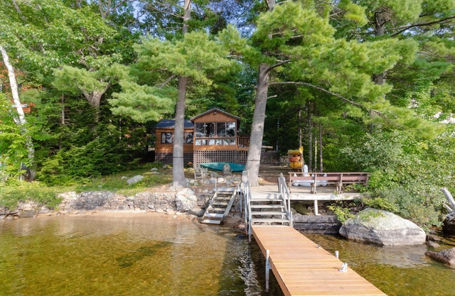 Lakefront cabin on Brandy Pond with dock, deck, firepit, kayaks & paddleboard