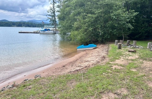 Lakefront Cabin on Lake Chatuge! Bring your boat!
