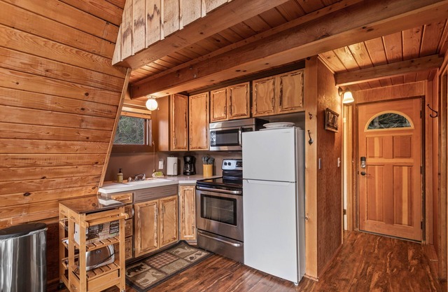Lakefront cabin with huge deck, private dock, & great views