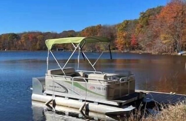 Lakefront Chalet Golf Cart, Pontoon & Kayak in LLV