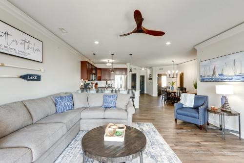 Lakefront Condo with Pool Access in Osage Beach!