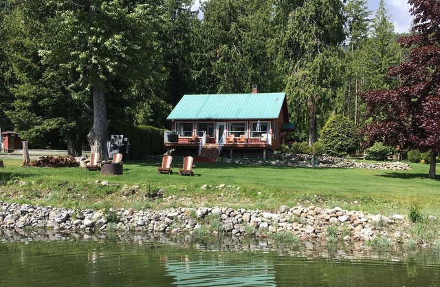 Lakefront Cottage on Kootenay Lake-Ring Sherry 250-825-9681