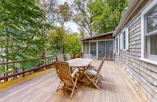 Lakefront cottage with WiFi, partial AC, private pier, patio, & deck - 2 dogs ok