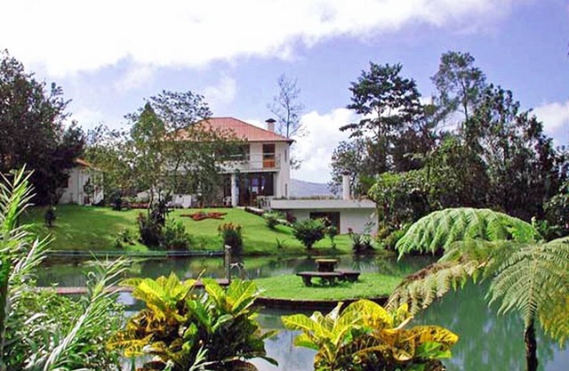 Lakefront Eco-Preserve w/Pool/Slide, Waterfalls, Kayaks, Golf Course, Trails +