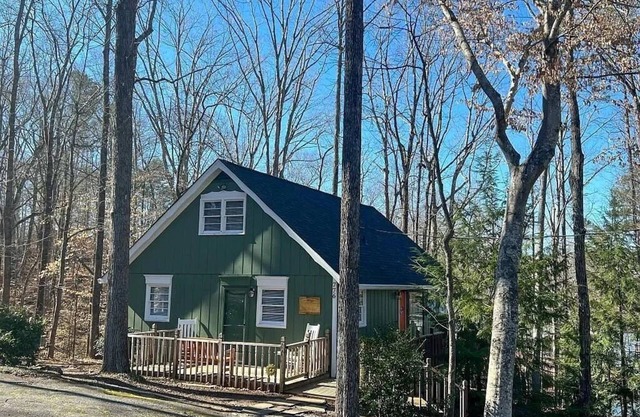 Lakefront Escape close to Clemson and Seneca