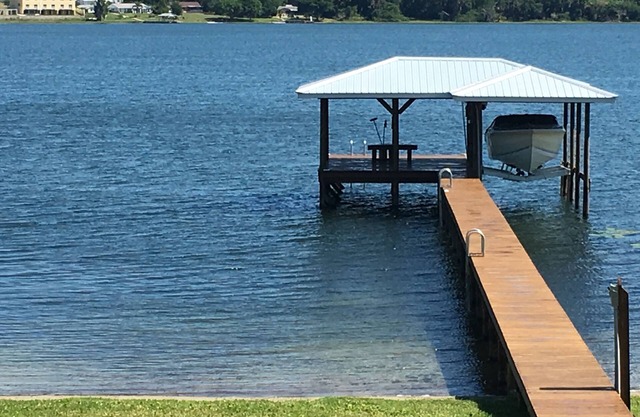 Lakefront Escape: Relax, Swim, Fish, Ski