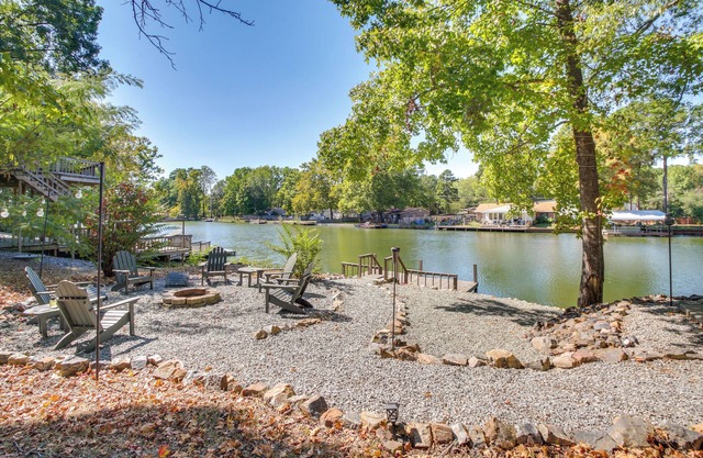 Lakefront Escape w/Boat Docks in Hot Springs!