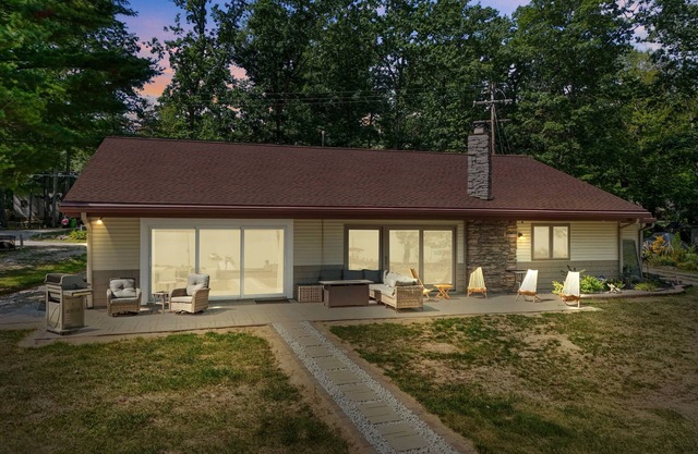 Lakefront Escape – Your Premier Up North Retreat