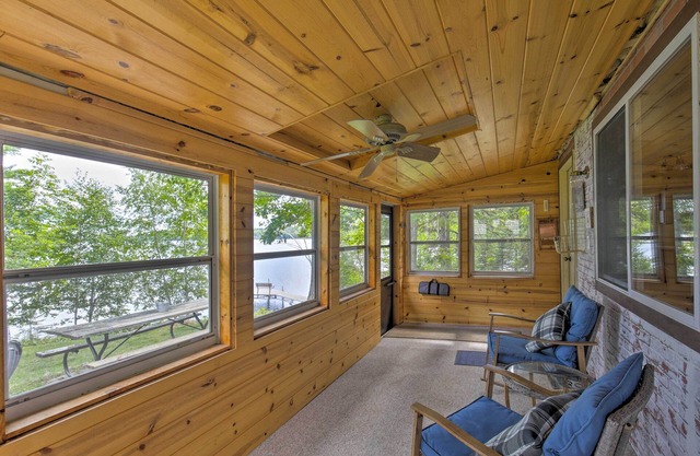 Lakefront Family Escape w/Views, Dock, & Kayaks!