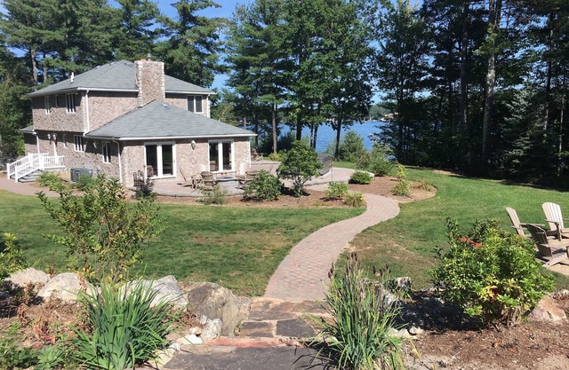 Lakefront Home, Snowmobilers & Cross Country Skiiers Paradise!