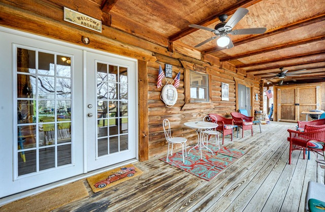 Lakefront Horseshoe Bay Home w/Boat Dock