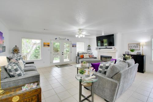 Lakefront Hot Springs Condo with Balcony and Fireplace