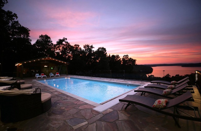 Lakefront House Sleeps 30 Heated Pool Hiking Trail 10 mins to Marina