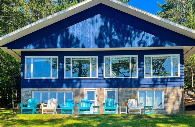 Lakefront Lodge w/2 additional cabins, private dock, firepit, kayak & hammock