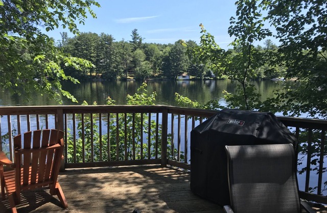 Lakefront Log Cabin!