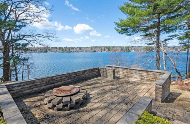 Lakefront Opechee Bay with dock, stunning view, in the heart of the Lakes Region
