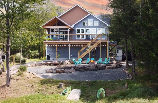 Lakefront Paradise - Luxury 5-Bedroom Home in the Poconos, Sleeps 10!