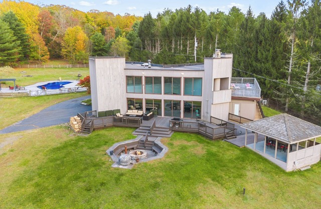 Lakefront Paradise: Views, Heated Pool, Games! Summer & Winter Fun For Everyone!