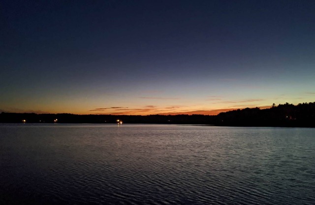 Lakefront, private beach, stunning views