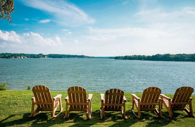 Lakefront Property Studio Cabin With Private Porch #39 at Long Cove Resort by Redawning