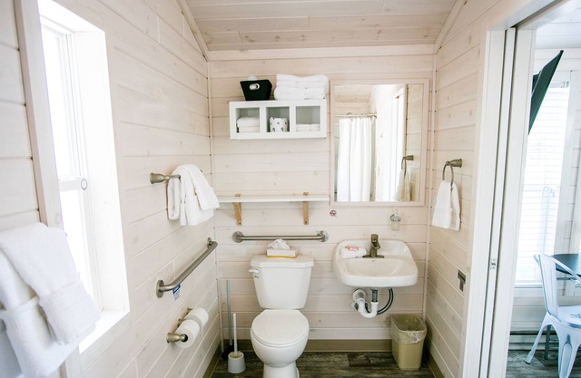 Lakefront Property Two Bedroom Cabin #34 at Long Cove Resort by Redawning