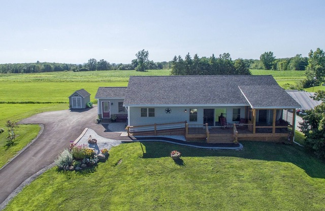 Lakefront rental Wheelchair Accessible,Lake Champlain,single level Mountainview