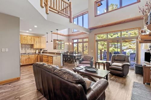 Lakefront-sleep 12-big Sandy Lodge Resort-luxury