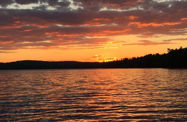 Lakefront, sunsets, serenity in charming home on Panther Pond