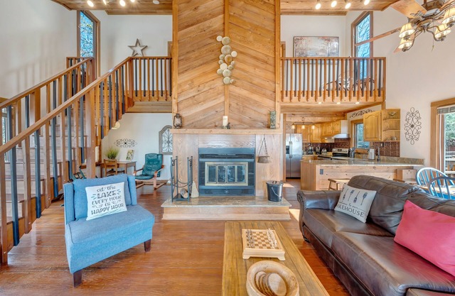 Lakefront with private dock,& Fire pit