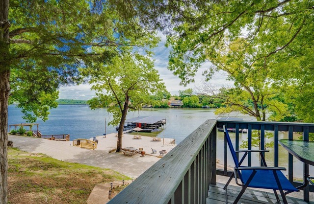 Lakeshore Fishing Cabins, #3, Ramp, Boat slip/Dock, great fishing
