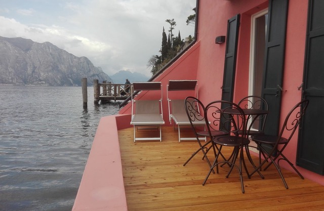 Lakeside apartment located in historic center with wonderful views