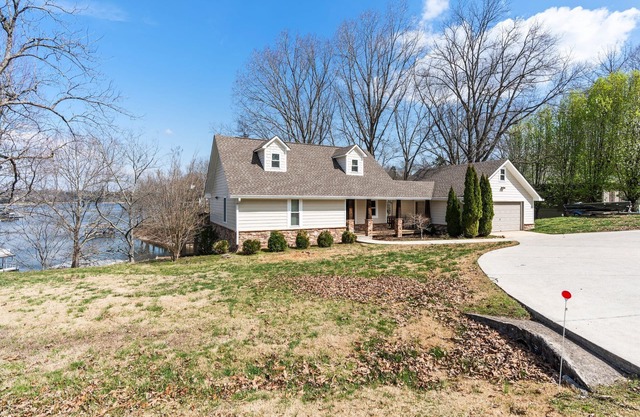 Lakeside Comfort with Private Dock! Close to local marinas!