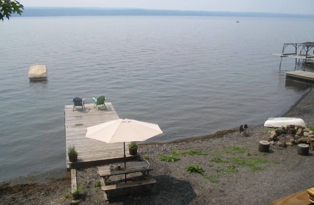 Lakeside Home with 70' Lake Frontage and Kayaks