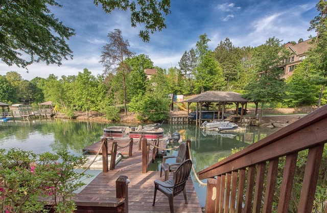 Lakeside Landing | Private Dock | Lake Access | Sleeps 16