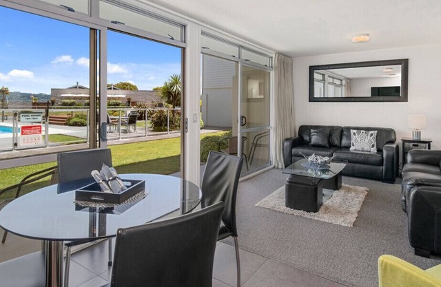 Lakeside Retreat - Lake Taupo Holiday Home