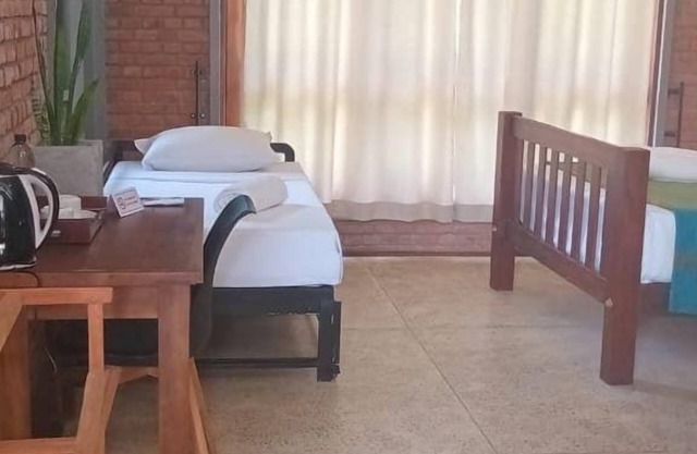 Lakeside suites and group rooms with Pool and Chef