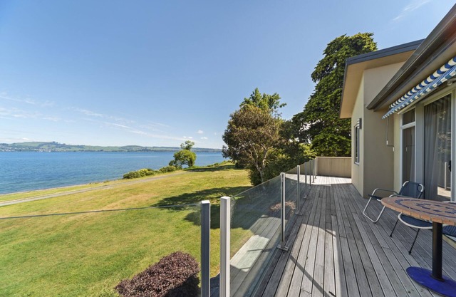 Lakeside Vistas Magic - Rainbow Point Home