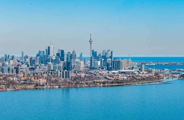 Lakeview CNTower shore/skyline. Vista Unit of Canada' Tallest Waterfront Complex