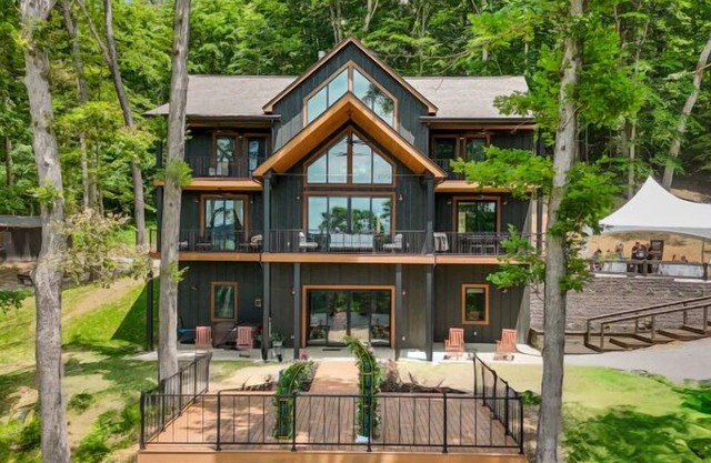 Lakeview Lodge in Hocking Hills and Golf Simulator