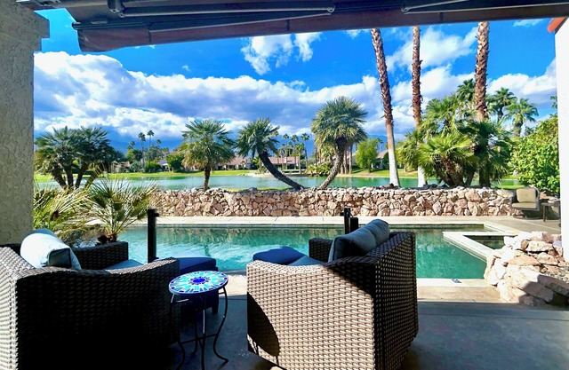 LAKEVIEW RETREAT: 2 lg En-Suite Master Bedrooms, Private Pool, Hot Tubs! Managed by Greenday!
