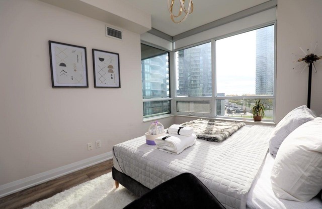 Lakeview Sunny, close to downtown and airport